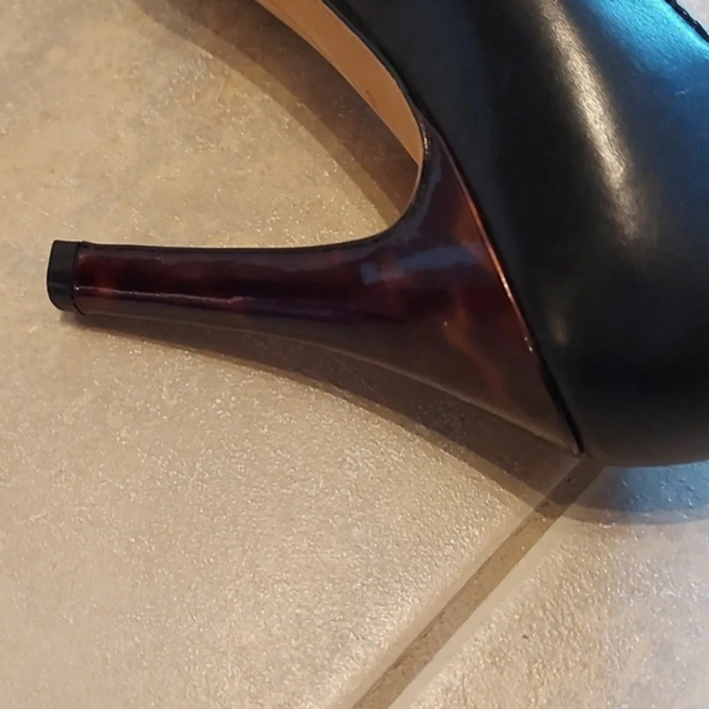 Johnston and Murphy Ladies Platform Pumps - Picture 3 of 4